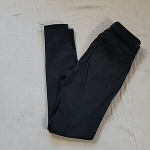Woman's Junior Fashion Nova Black Skinny Jeans!